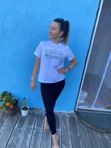 Cliente en legging sculptant, look sport décontracté